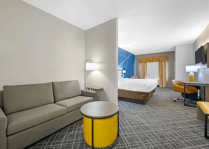 Comfort Suites Near Indianapolis Airport